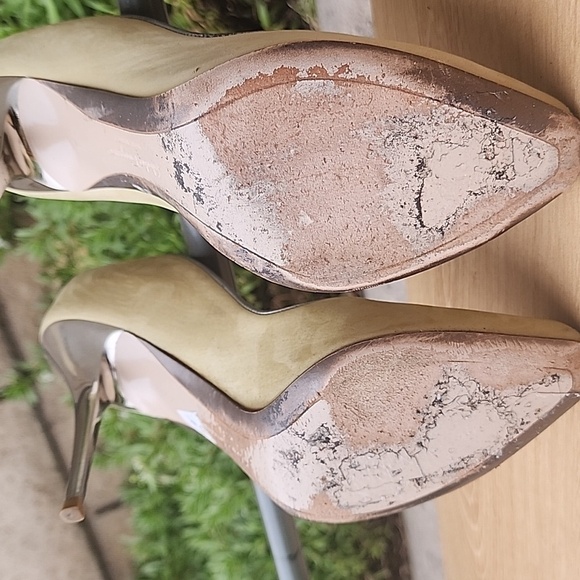 SALVATORE FERRAGAMO suede peep toe heels Size 6 - Picture 9 of 13